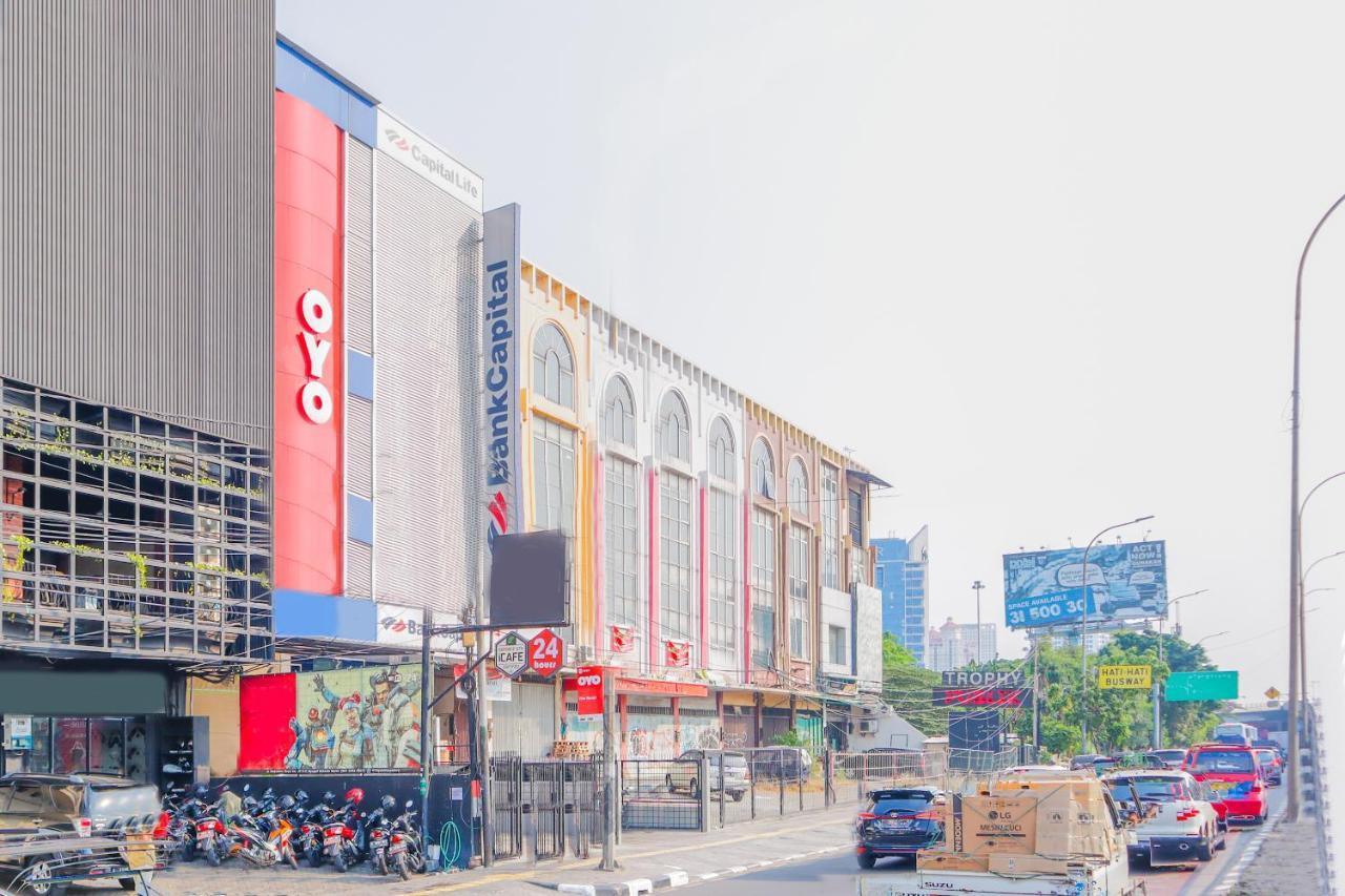 Hotel Oyo 1850 The Trend Near Rumah Sakit Royal Taruma